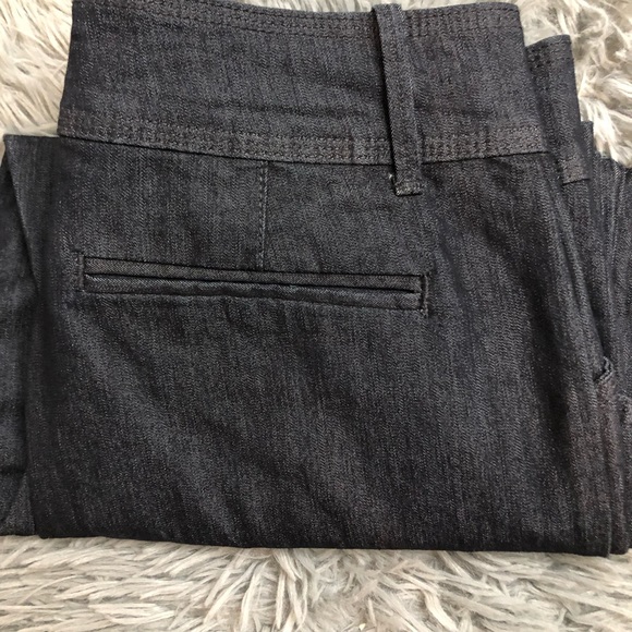 Ladies 6 Petite Capri Denim, Just below the waist by Lee. - Picture 6 of 7